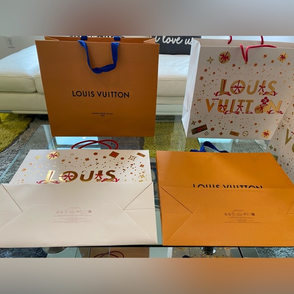 Authentic LV Paper Shopping Bag

Measurements 15.5”x 13.5” x 6.25” - Picture 7 of 12